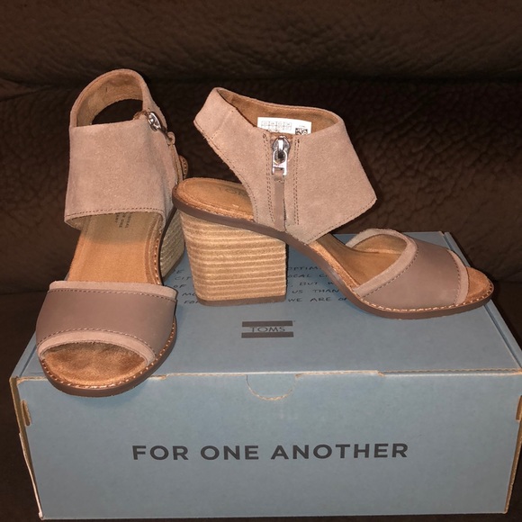 Block heel sandals - Picture 3 of 3